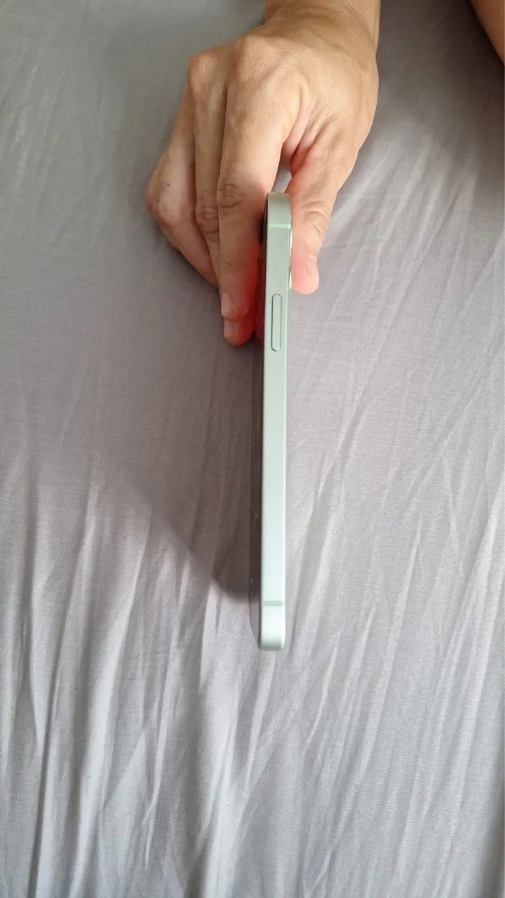 iPhone 12, 128gb traseira quebrada, funciona perfeitamente com nota fiscal, caixa e cabo - Foto 2