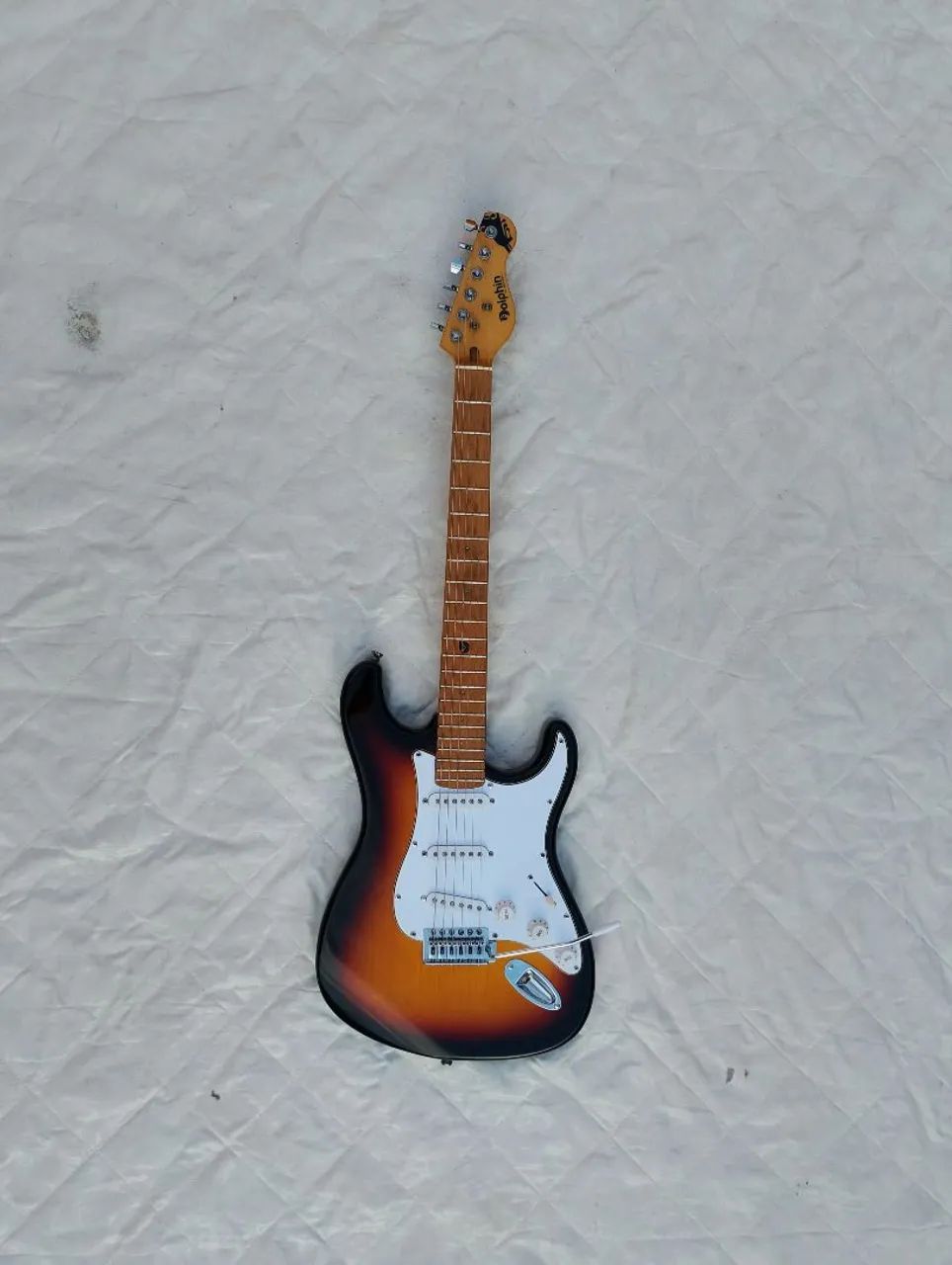 Guitarra Dolphin By Mendes - Foto 2