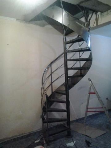 Escada caracol ( com corremäo e instalada) - Foto 4