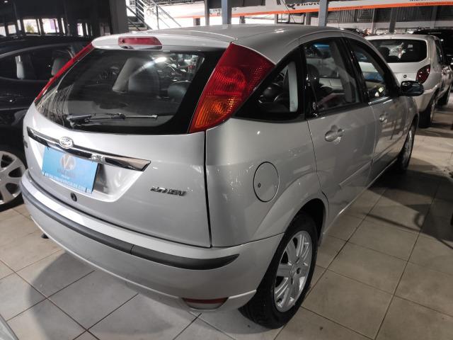 Ford Focus Hatch Ghia 2.0 16V Duratec Gasolina Manual - Foto 5