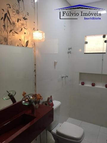 Excelente casa com 3 quartos, todos suítes, pé direito duplo e completa em armário! Única! - Foto 8