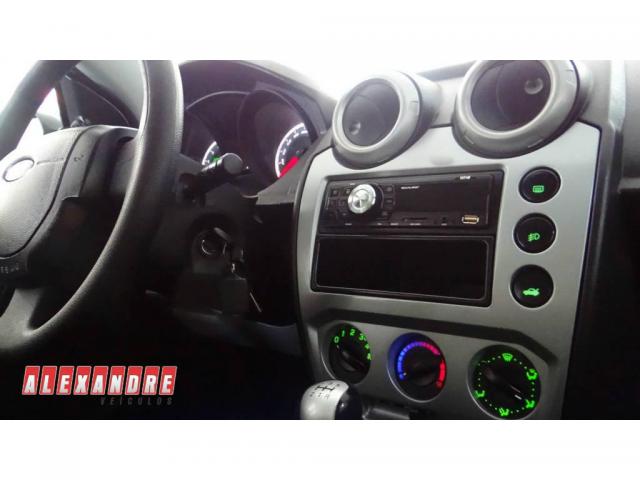 Ford Fiesta Sedan Sedan 1.6 Flex - Foto 7