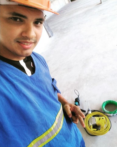 Serviços elétricos diversos.