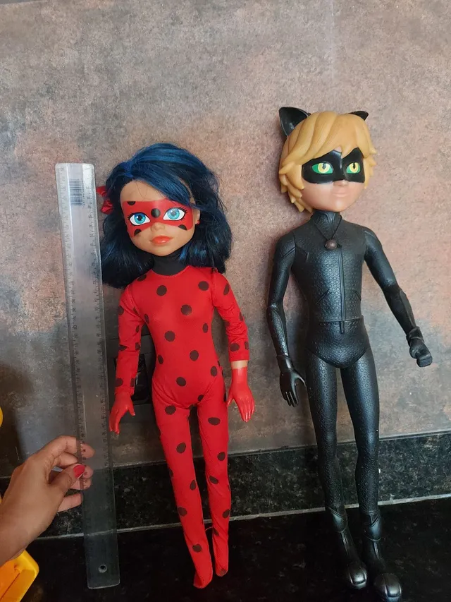 Boneca Cat Noir Miraculous com Bastão Baby Brink Preto