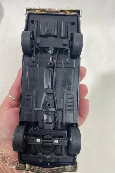 Miniatura Ford Maverick 1974 Motor Max 1/24 - Foto 5