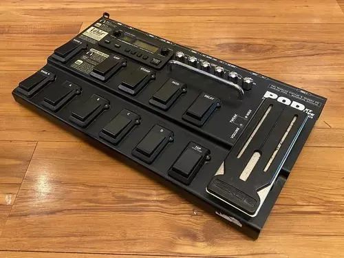 Pedaleira para guitarra POD XT LIVE LINE 6 