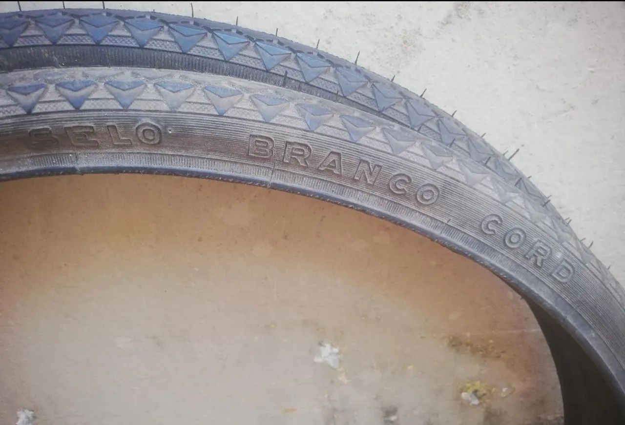 2 Pneus de bicicleta antiga  Aro 24 original Pirelli  selo branco - Foto 3