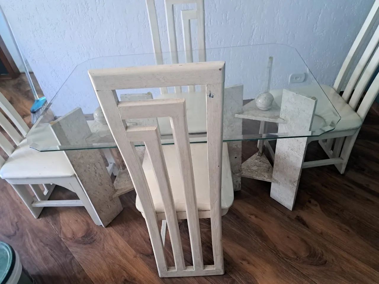 Mesa com 4 cadeiras 