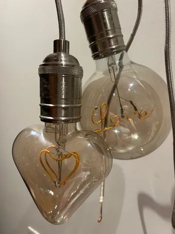 Lâmpadas Love e coração em led com bocais e fio