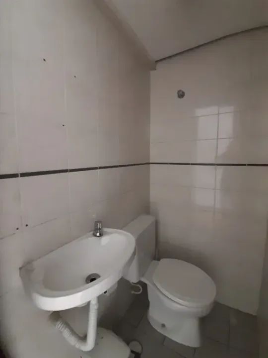 Conjunto Comercial para alugar por R$ 700.00, 27.60 m2 - CENTRO - CURITIBA/PR - Foto 5