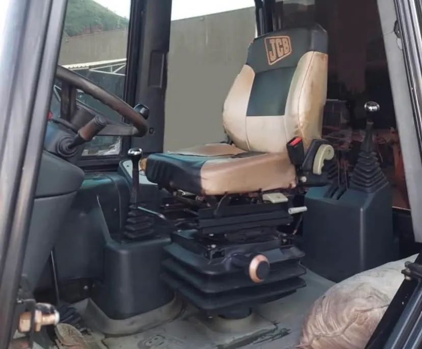 Retroescavadeira JCB 3C 4x4 2015 - Foto 4