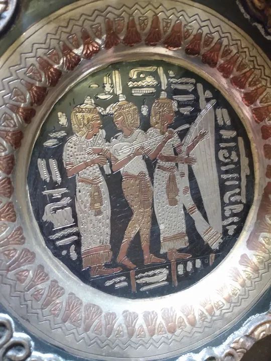 Lindo prato egípcio decorativo