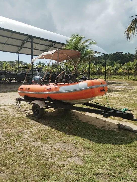 Barco Inflável para 5 Pessoas