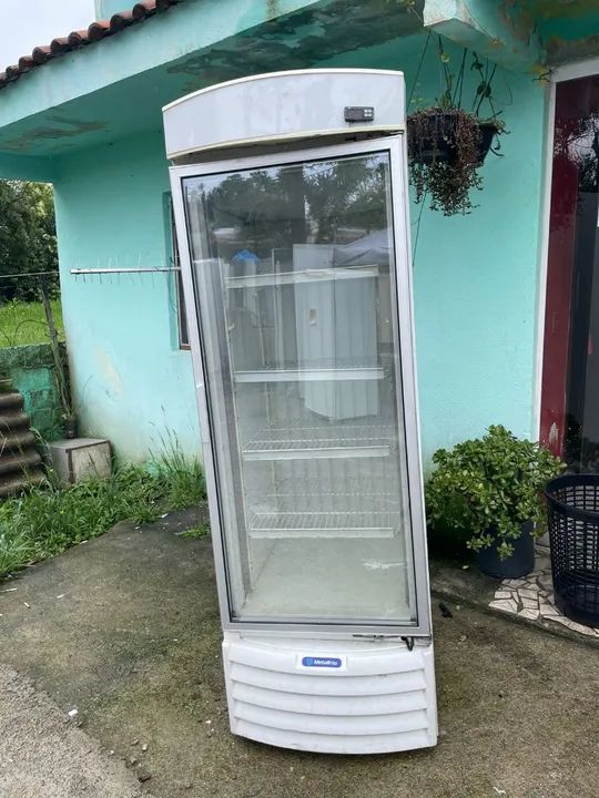 Geladeira Expositora Vertical Metalfrio 220v posso entregar 