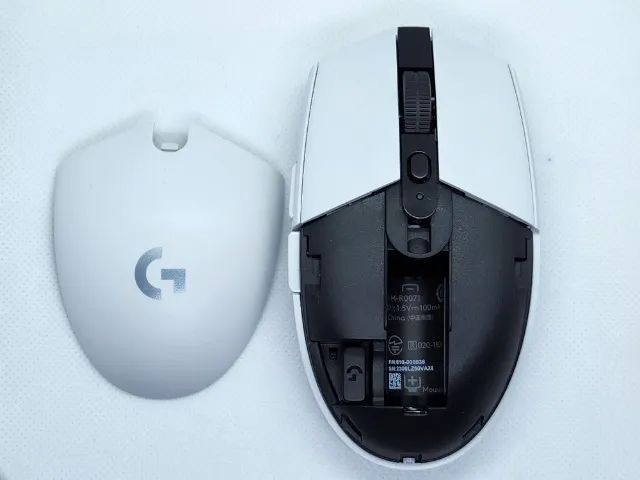 Logitech G304 Lightspeed Wireless Gaming Mouse, White (New Version G305)64312425707650124