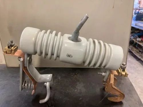 Chave Fusível Porcelana De 15 Kv /100 A - Foto 3