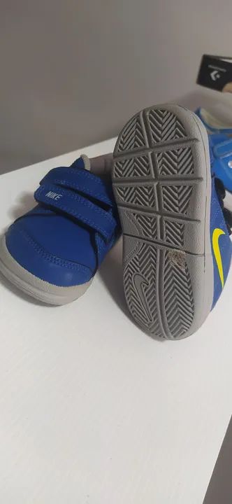 Tênis Nike infantil tamanho 21 - Foto 3