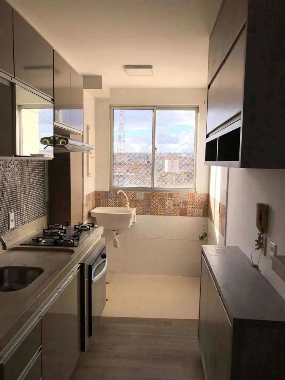 Alugo apartamento 3 quartos reformado c/ planejados, no Parque das Árvores, ao lado do McD