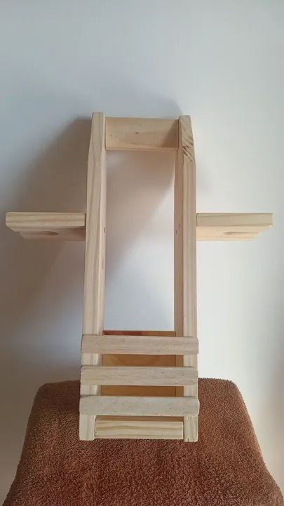 Prateleira de madeira rústica para decoraçã Para vinho e 2 taças  de madeira pinuso - Foto 4