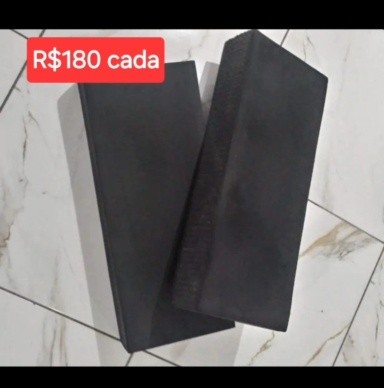Step para exercícios, agachamento sissy e agachamento solto.