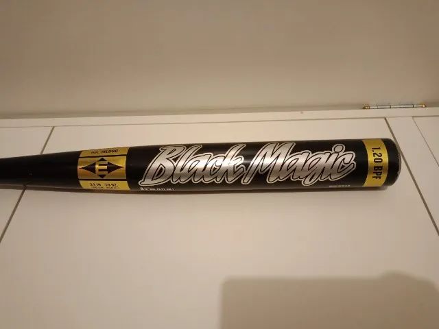 TACO DE BEISEBOL EASTON BLACK MAGIC