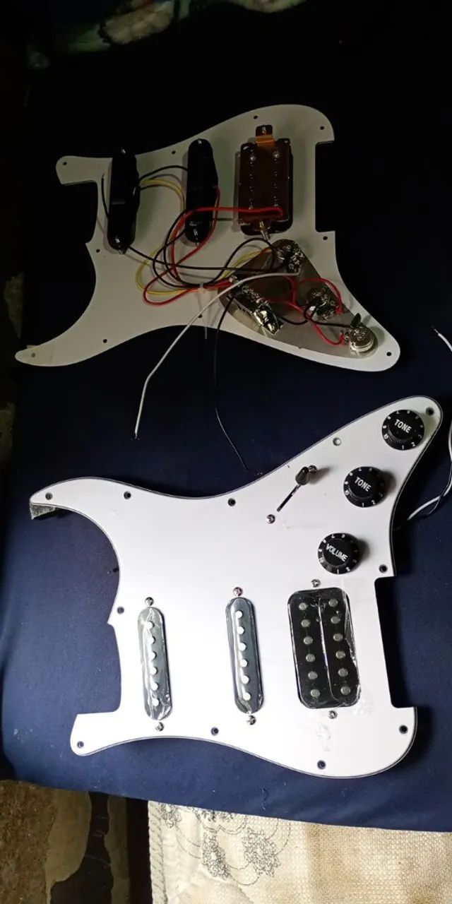 Escudo de superstratocaster com adicionais excelente  - Foto 3