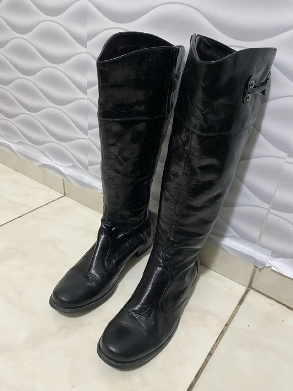 Botas de Couro Femininas - Elegância e Conforto