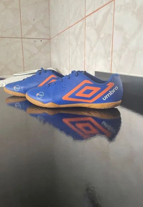Chuteiras Umbro Futsal - Tamanho 38/39 - Foto 4