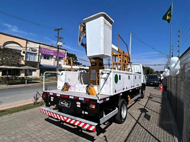 Accelo 815 Mercedes-Benz equipado com cesto aéreo 13,5 metros - Foto 3