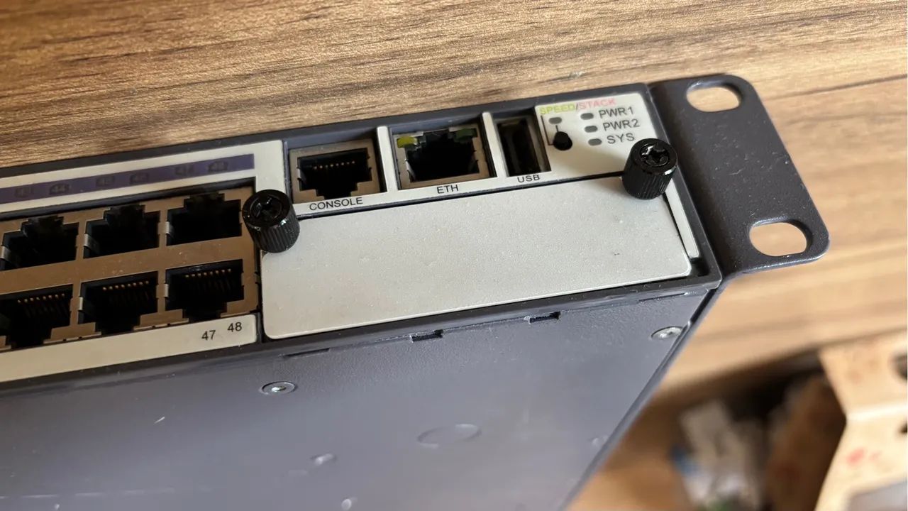 Switch Huaweii Quidway S5700 Series 48P - Foto 3