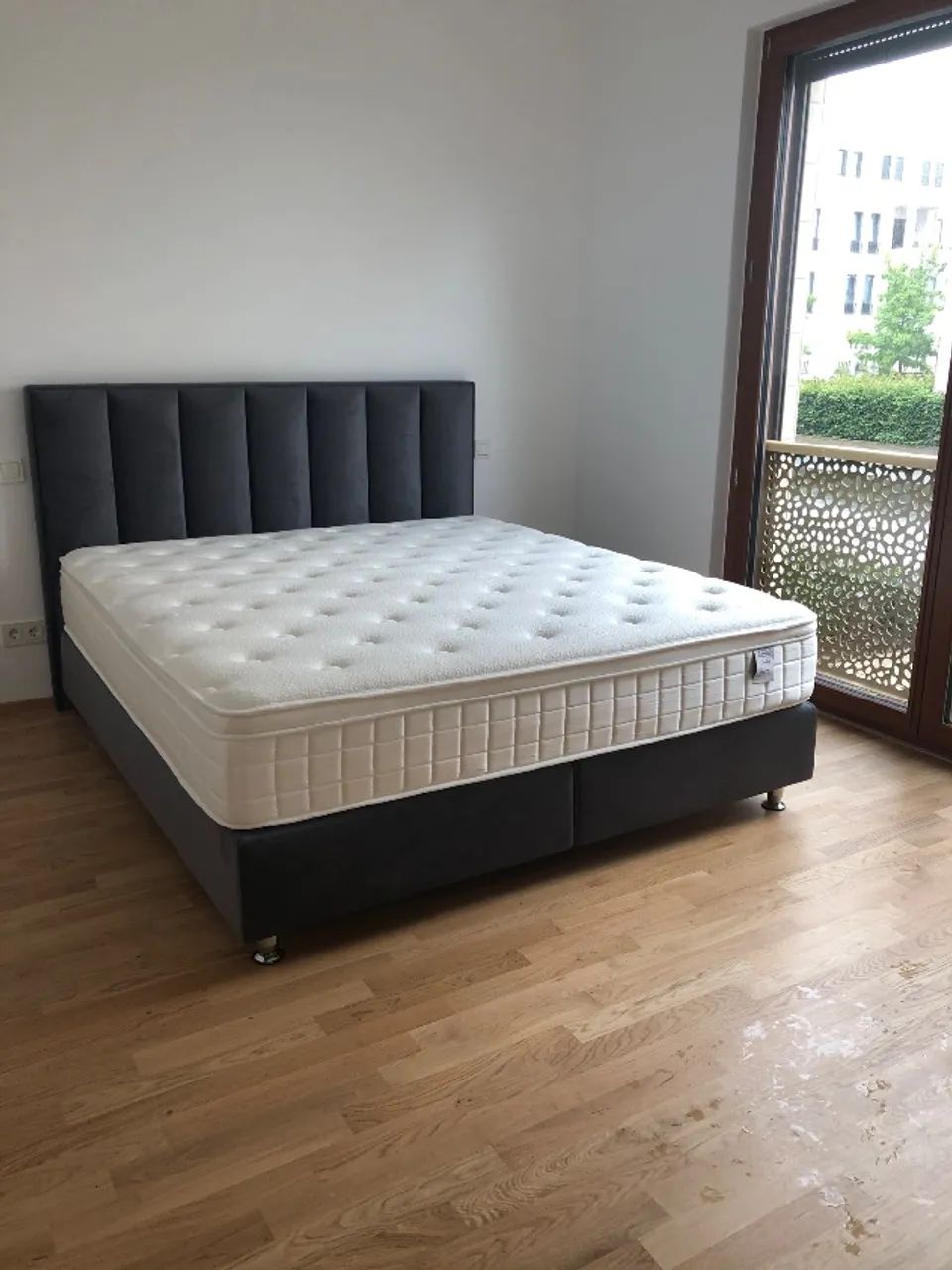 Cama Box Charlotte  180x200 - Conforto com Molas Ensacadas - semi-nova 