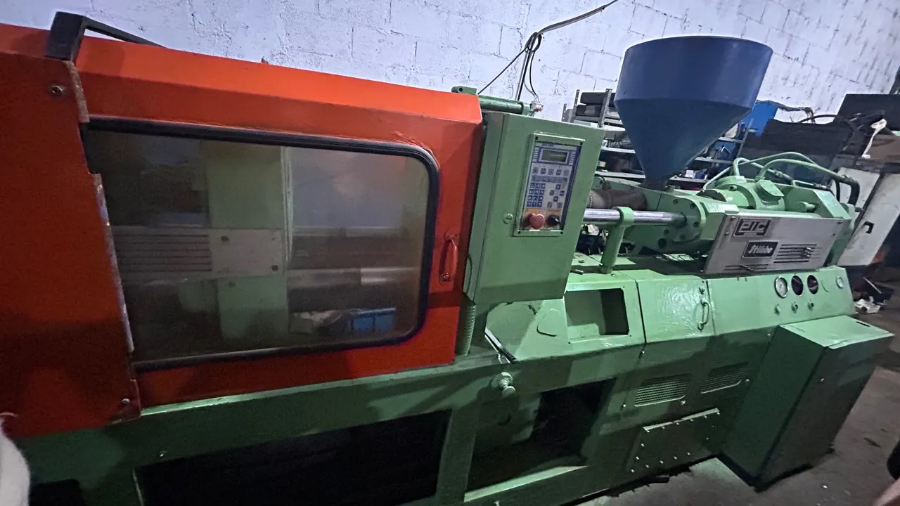 Máquina de Injeção de Plástico - Marca: PIC