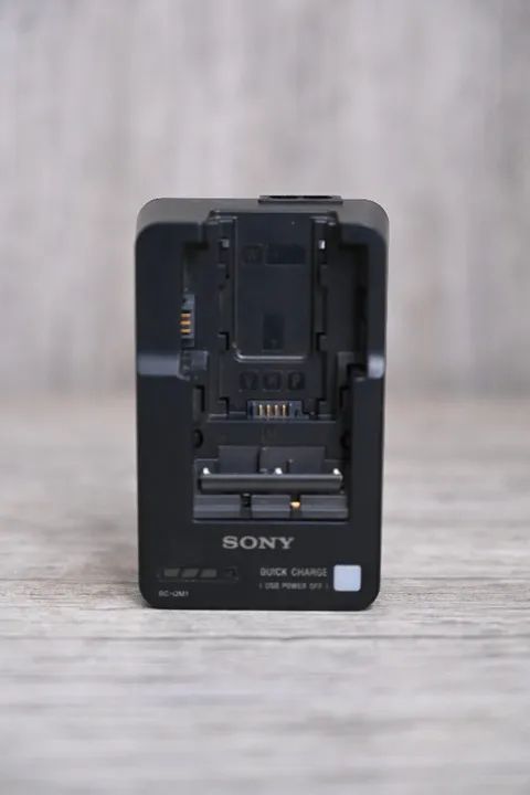 Carregador de bateria Sony BC-QM1 Infolithium Black