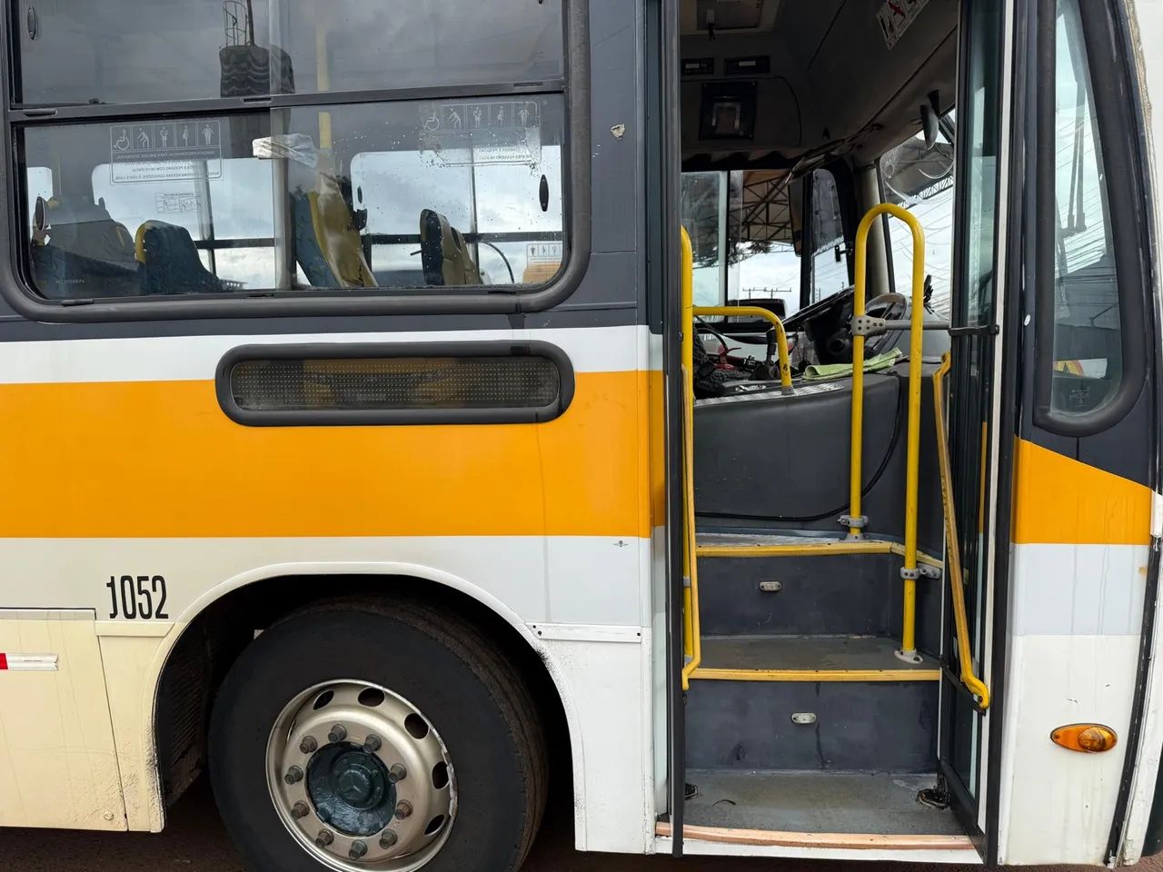 Ônibus escolar Mercedes-Benz ano 2012 com 39 lugares em cascavel,PR - Foto 3
