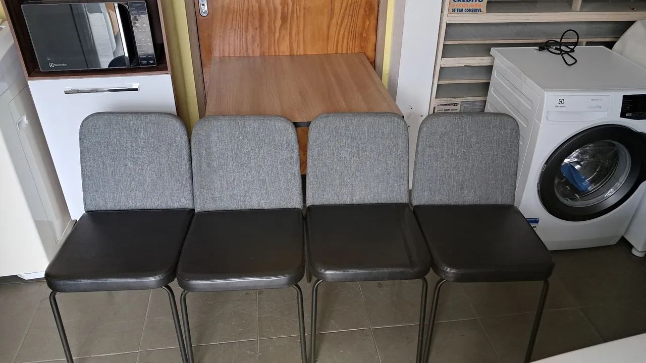 Mesa com 4 cadeiras seminovo  - Foto 5