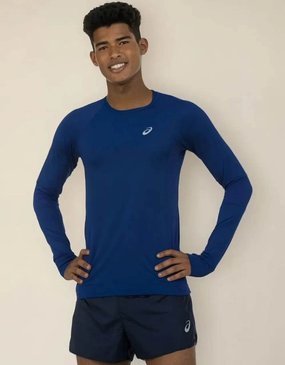 Camisa manga longa ASICS proteção UV com dedeira 