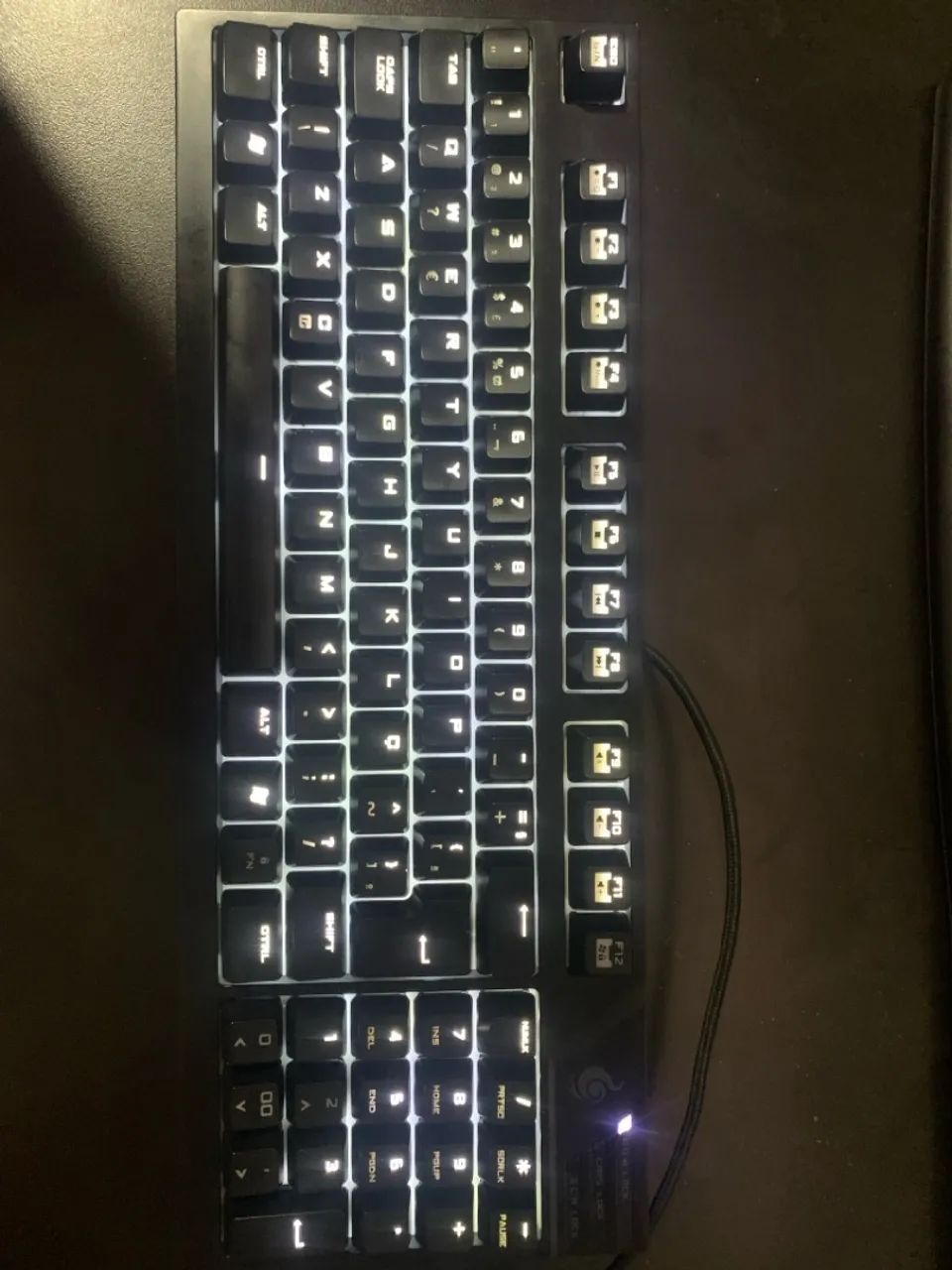 Teclado gamer mecânico quickfire luz branca - Foto 3