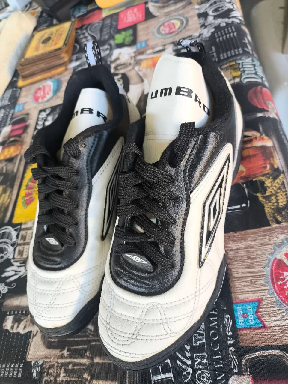 Chuteiras Umbro - Design Clássico e Conforto