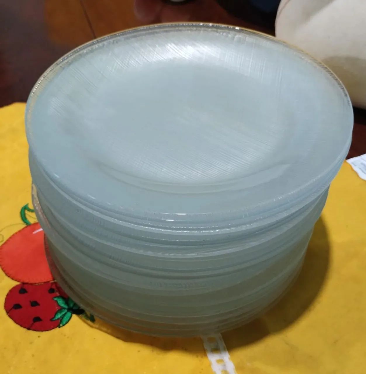 28 pratos de vidro raso 22,5cm