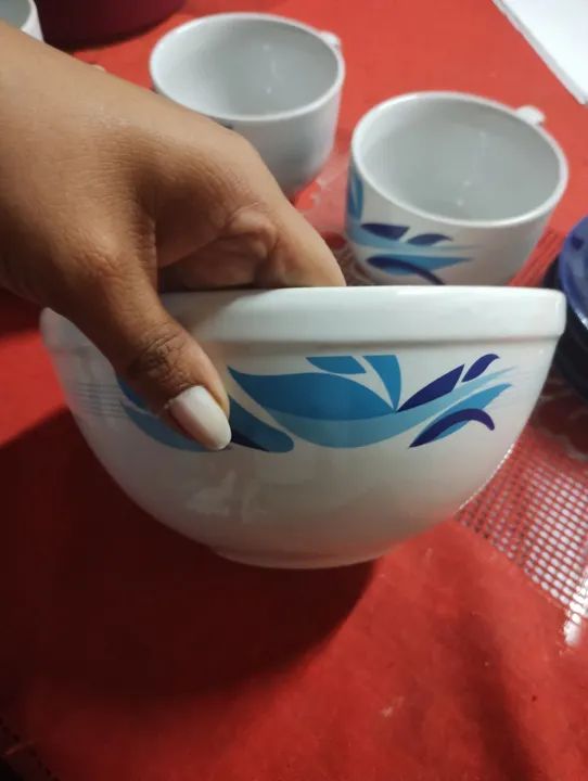 Conjunto de xícaras, pires e jarra de porcelana  - Foto 3