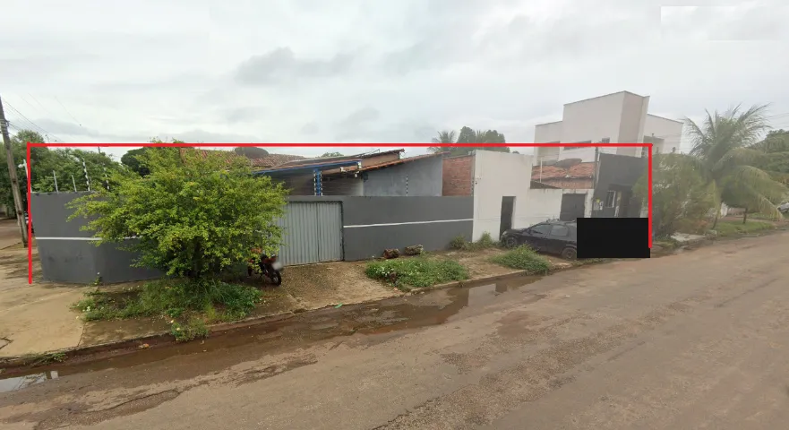 LOTE DE ESQUINA COM 4 CASAS