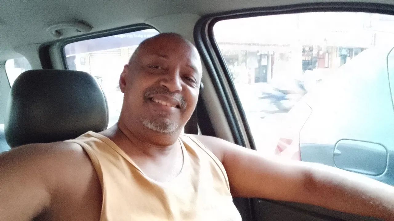 Motorista com carro  - Foto 4