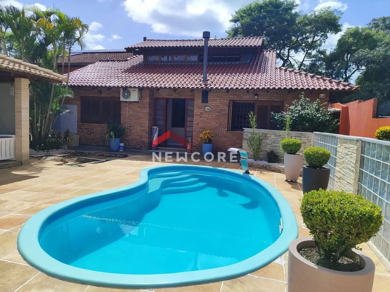 Casa em Rua Atílio Supertti - Vila Nova - Porto Alegre/RS