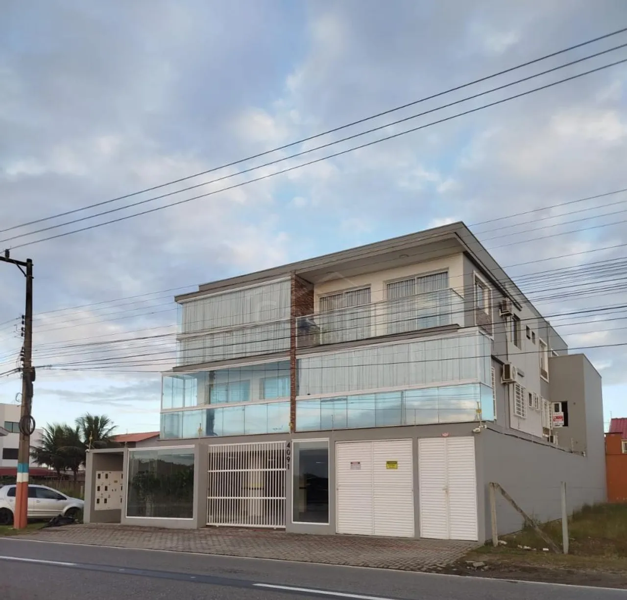 APARTAMENTO PARA ALUGAR, R$ 2.400,00 BAIRRO MEIA PRAIA NAVEGANTES/SC.