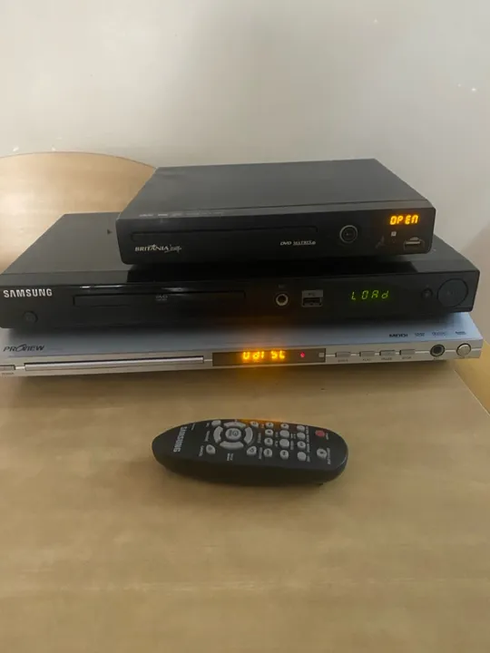 3 DVDS Player Usado