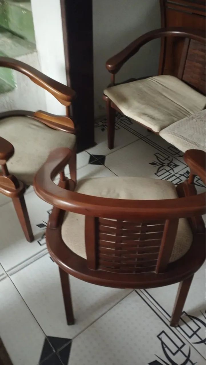 Conjunto de Sofá e Poltronas de Madeira Clássica - Foto 3