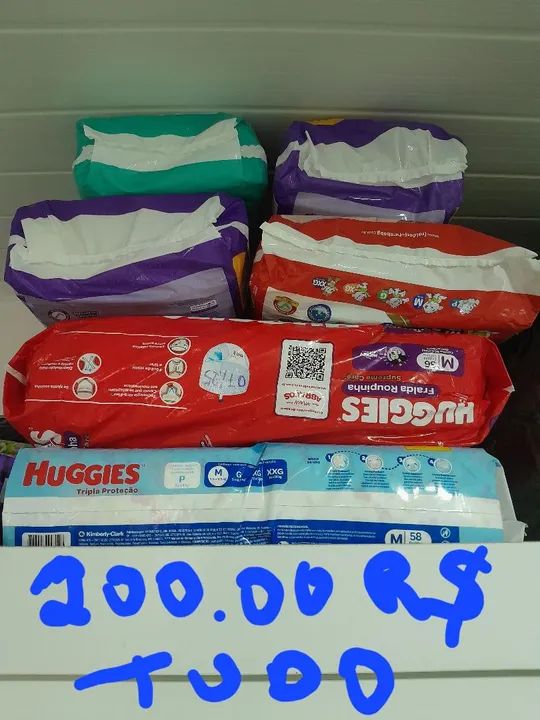 LOTE DE FRALDAS DESCARTÁVEIS 