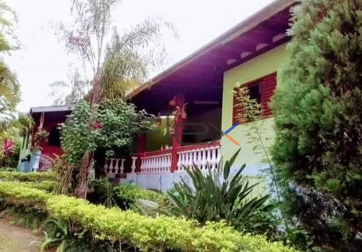 Linda Chácara a venda, com 3 quartos , 2 suites, 5200m² de área, ótima localização,