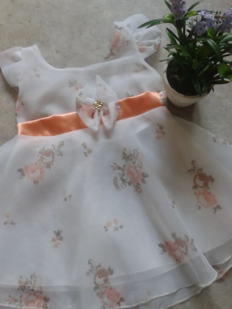 Vestido social simples Tam 6 a 18 meses 3 por R$100,00