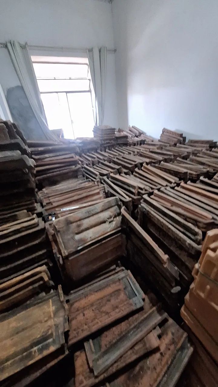 Selling used French roof tiles